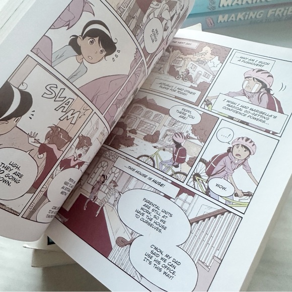 3 Svetlana Chmakova Books - Awkward
& Brave & Crush - Picture 9 of 9